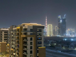 Stylish 3BR Apartment with Burj Khalifa & Pool Views